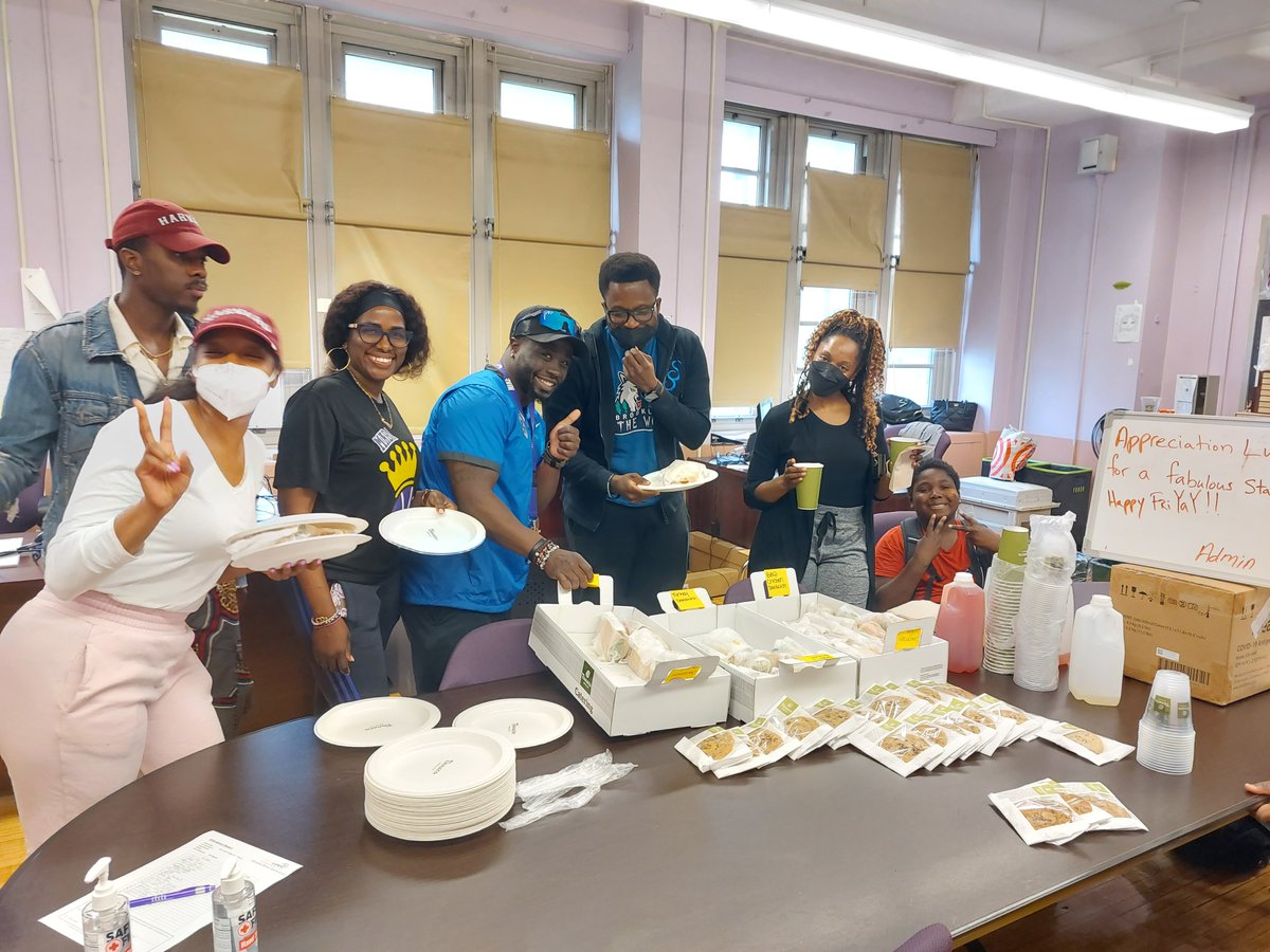 LauraOnwuka's tweet photo. Thankful for all the teachers and staff at Mott Hall Bridges Academy @D23Rising @ExecSuptKWatts https://t.co/3DZvVri6ZG