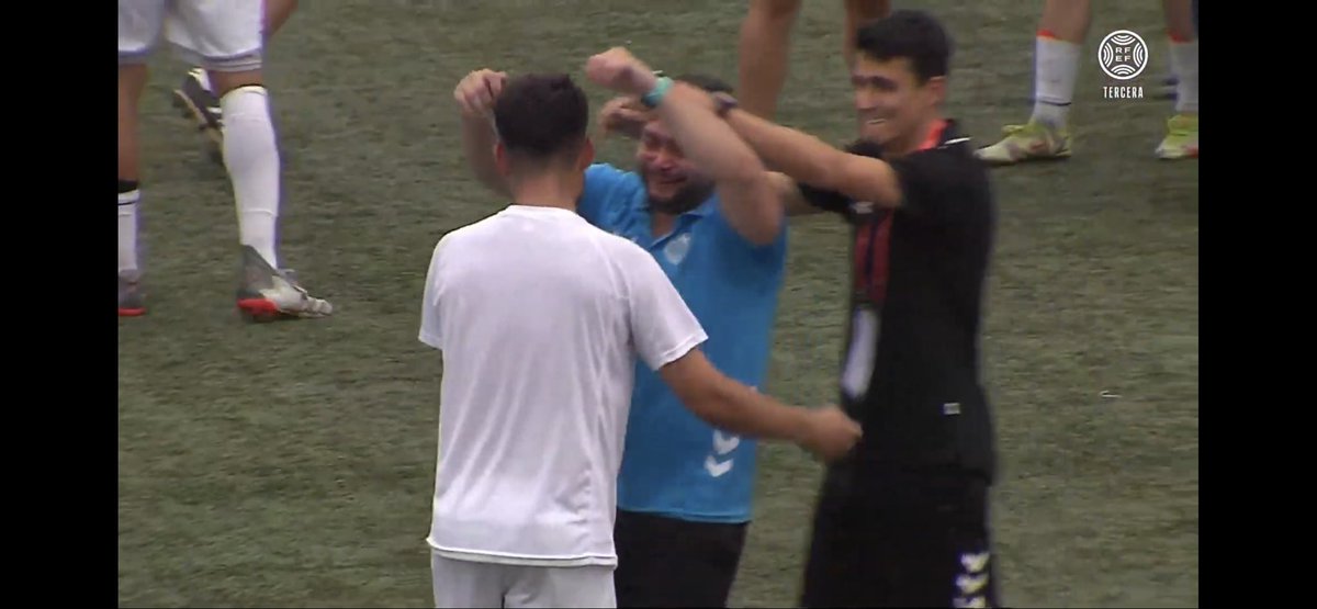 Enhorabuena al <a href="/UTRERACD/">C.D. Utrera</a> por ese ascenso tan merecido y en especial a mi <a href="/Migue__Alves/">Migue Alves</a> te lo mereces mucho hermano