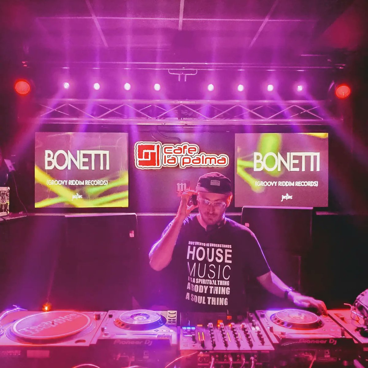 __Bonetti's tweet photo. 🥳Last night playing at #cafelapalma (Madrid) w/ @djbeeofficial, #sometoosuspect and #beatdealers.
🙏🏻Thanks for all people. https://t.co/xK547xPjyd