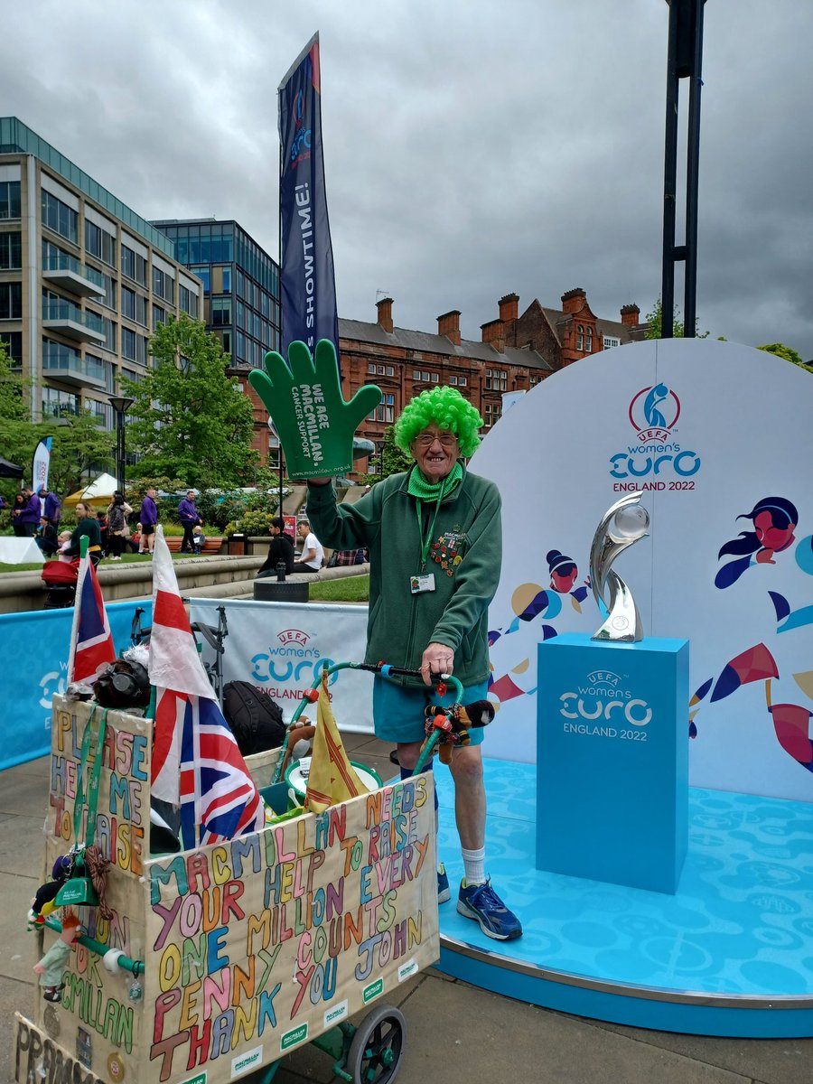 Absolutely buzzing at <a href="/UEFAWomensEURO/">Now @WEURO 📲</a> #Sheffield roadshow. Lovely to chat to <a href="/GarethSouthgate/">Gareth Southgate</a>, see everyone having a great time and soaking up the football fever!