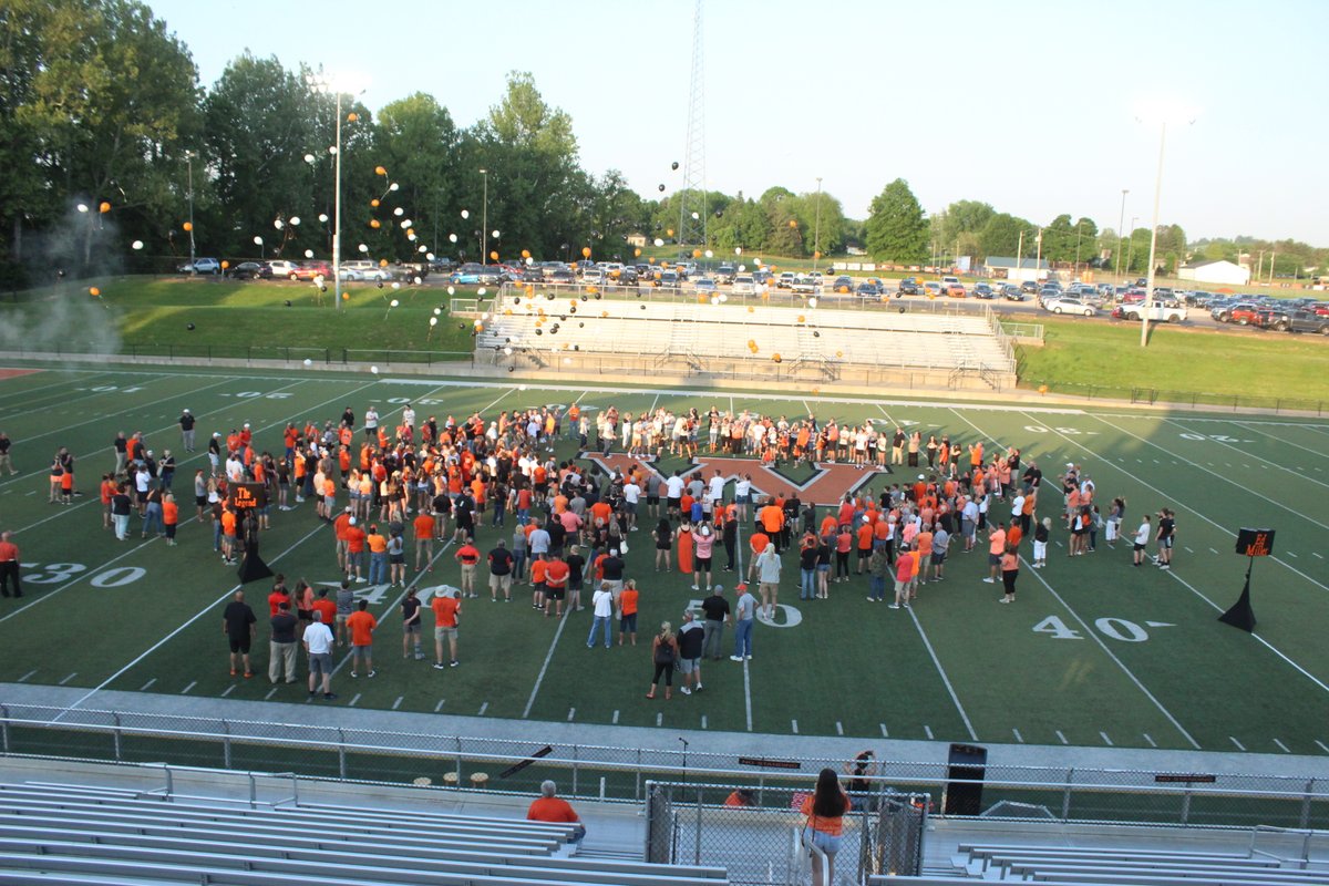 JacobSmithPDT's tweet photo. Some scenes from the celebration of life for former @BurgFball coach Ed Miller. #PDTSports @paulboggssports @Matthew60095 @libby_miller12 @Matthew96779934 @BurgBlock @SOCathletics https://t.co/e7TpzrtQOg