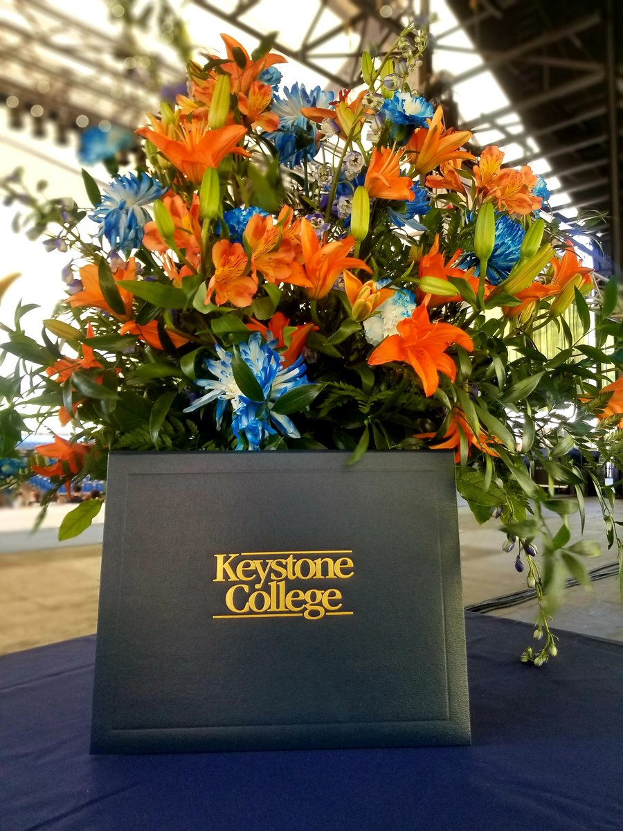 KeystoneCollege's tweet photo. Today’s the day - we can’t wait to celebrate the Class of 2022 during our 151st Commencement Exercises! The ceremony begins at 11 am and is available online at ➡ https://t.co/2XfIN1bt6S. #kcgrad https://t.co/3sLK1HNm7g