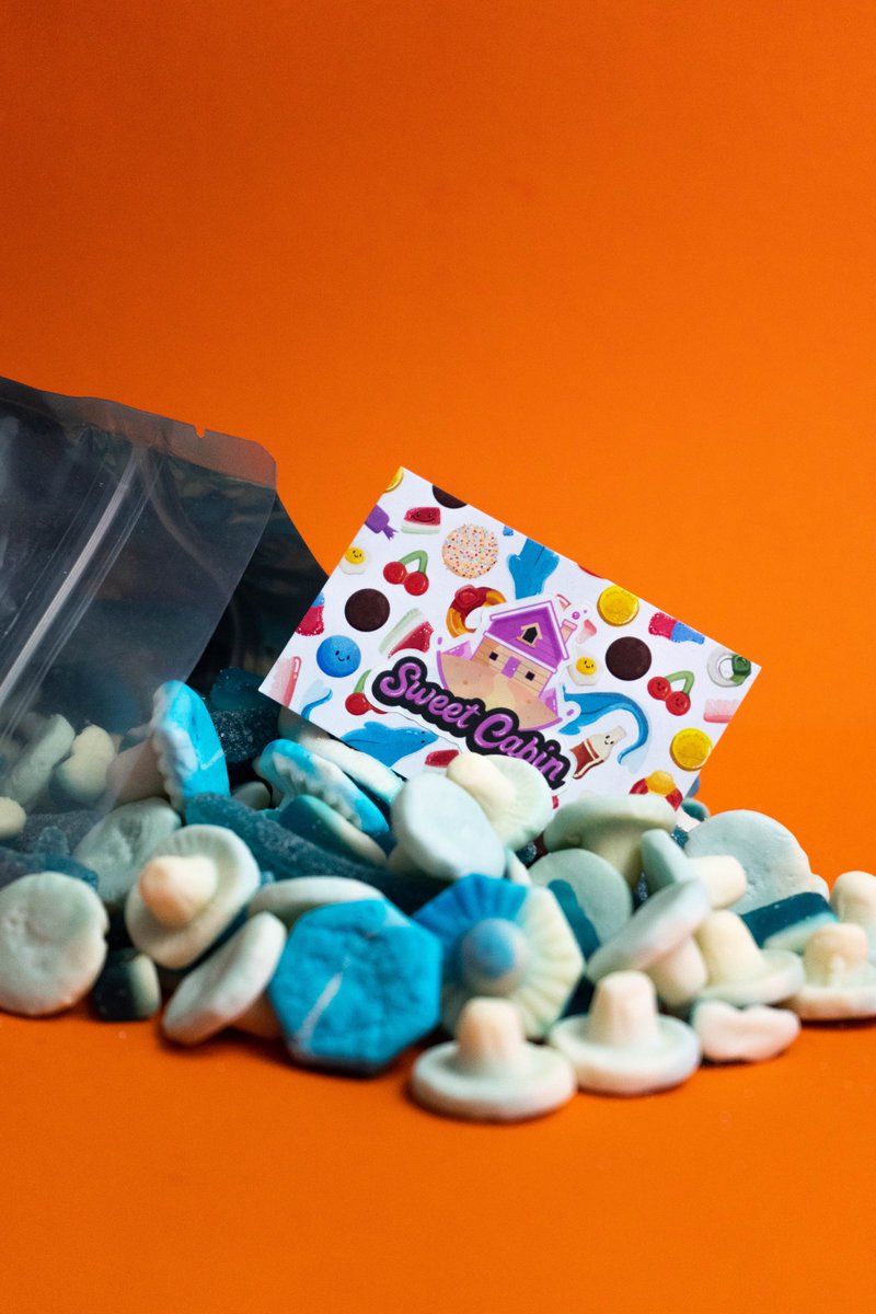 who wants some free sweets? we're giving away a blue mix this week 😈

RT this tweet
follow <a href="/SweetCabinUK/">Sweet Cabin 🍬</a> 

simple as that 🤝