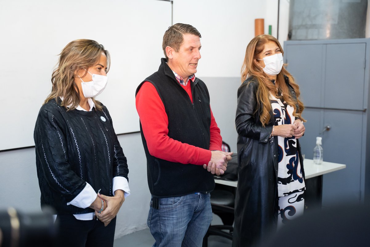 PuertoDockSud's tweet photo. En el marco del Programa Formar para Trabajar, se realizó la recorrida por las instalaciones del Centro de Formación Profesional N° 401 Dock Sud. 

¡Seguimos #TransformandoElPuerto, creciendo junto a la comunidad que nos rodea! https://t.co/fJHqI05bUg