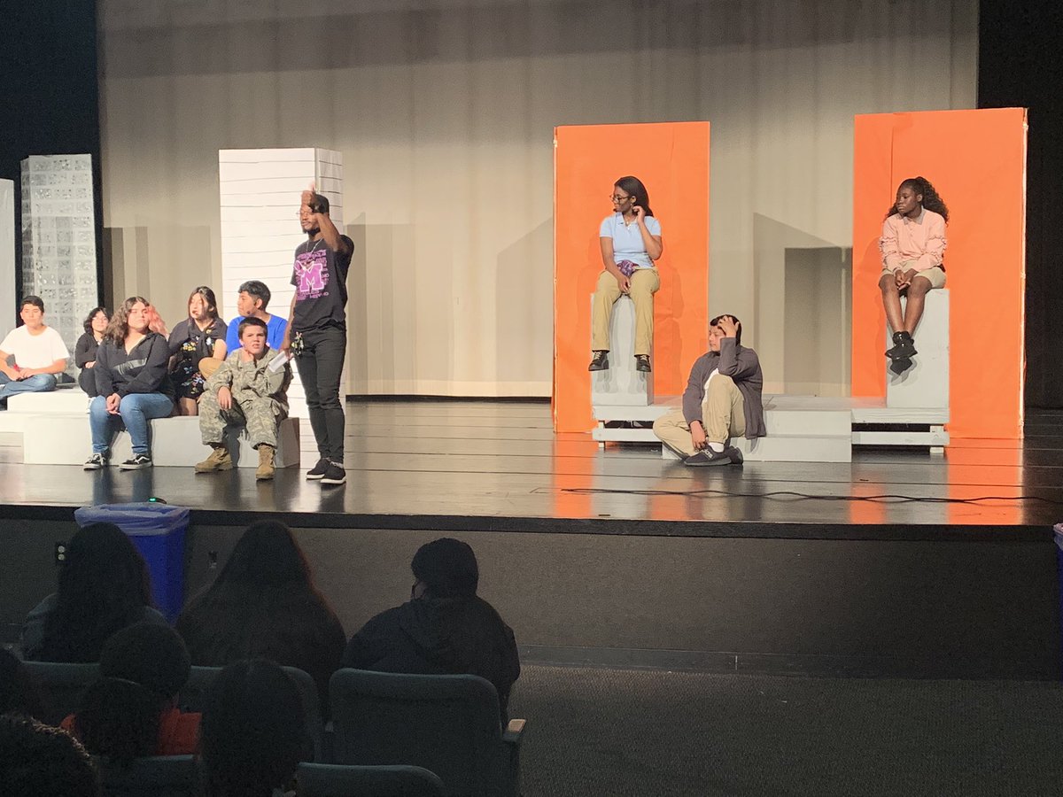 MedranoJrHigh's tweet photo. Great job #MedranoJrHigh theater department on your end of year play!  Your performances were outstanding! Thank Mr. Dawson for directing!!!    🎬🎭 @TemesghenAsmer2 https://t.co/EFg86hJUoL