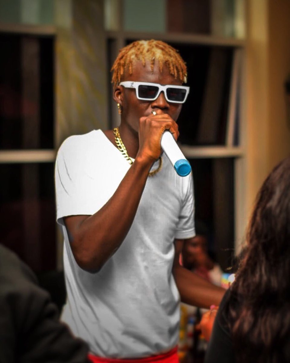 DicekidSos's tweet photo. Star Gazing 🌟♥️🐺 
Your music should comfort the disturbed and disturb the comforted♥️🌐🙇🏻‍♂️ 
New music outnow #HolyMe 
https://t.co/a1DqMjNkjj 
#newmusic #Wizkid #Davido𓃵 #NewMusicFriday #afrobeats https://t.co/Abah2zwiaN