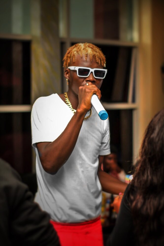DicekidSos's tweet photo. Star Gazing 🌟♥️🐺 
Your music should comfort the disturbed and disturb the comforted♥️🌐🙇🏻‍♂️ 
New music outnow #HolyMe 
https://t.co/a1DqMjNkjj 
#newmusic #Wizkid #Davido𓃵 #NewMusicFriday #afrobeats https://t.co/Abah2zwiaN