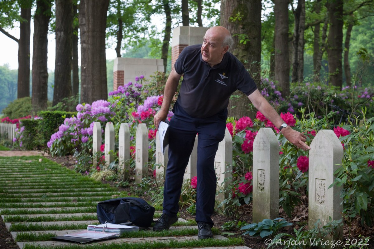 Arnhem44Fellow's tweet photo. Just a few photos from Day 1 of our May weekend.......The very knowledgeable Graham F discussing stories behind the headstones in Oosterbeek....Thanks to Arjan for the images. https://t.co/XxmolEH1rh