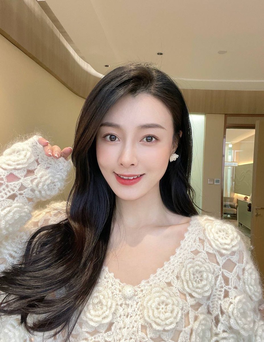 imthebomba3's tweet photo. Put a sea and a sea of flowers in your heart, and a little more girlish heart and love🥰🥰 https://t.co/h0yqV98O7H