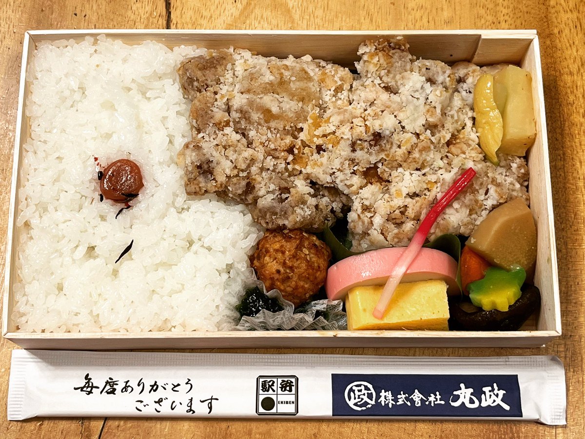 今日の夕食は、丸政商會さんの醤油鶏弁当です。 I had a chicken bento of Marumasa Shokai for dinner today.