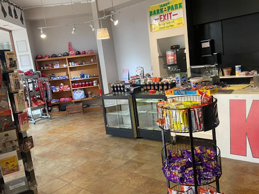 FlorenceMall's tweet photo. Have you checked out The Stadium? 👀 Offering sports memorabilia, hot dogs, popcorn, nachos, pop, water, sports drinks, and chips. 📍 Located on the lower level at center court. https://t.co/wNuL4TW2Dg