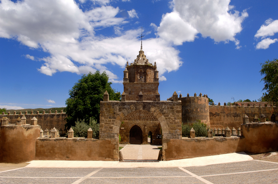 madeinzaragoza's tweet photo. #BLOGMIZ ⚡ Fuendetodos, el Monasterio de Veruela, Fuentes de Jiloca, Las Cinco Villas... @nachoena nos propone 4 excursiones creativas cerca de Zaragoza. 

Es el momento de salir de la ciudad para airearnos y redescubrir nuestro entorno más próximo: https://t.co/2qFTHehhje https://t.co/Mp8Dm7bMwa