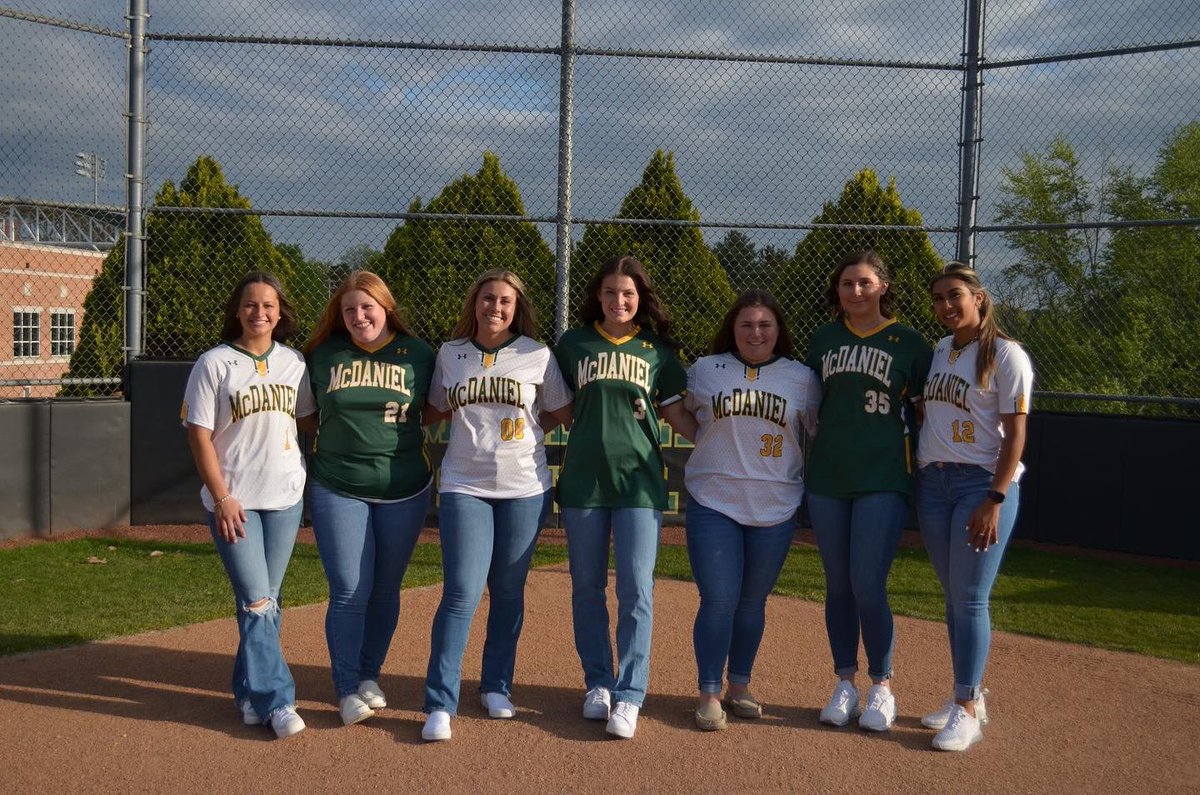 McDaniel_SB's tweet photo. One more time ladies....walk proud & remember the little things are the big things.....again, you’re ready!! #gtsb #team41 # #mcdaniel22 #hookemandcookem
💛💚🥎 @mcdanielsports @RecruitedByGTSB https://t.co/OL5Cc2BtSC