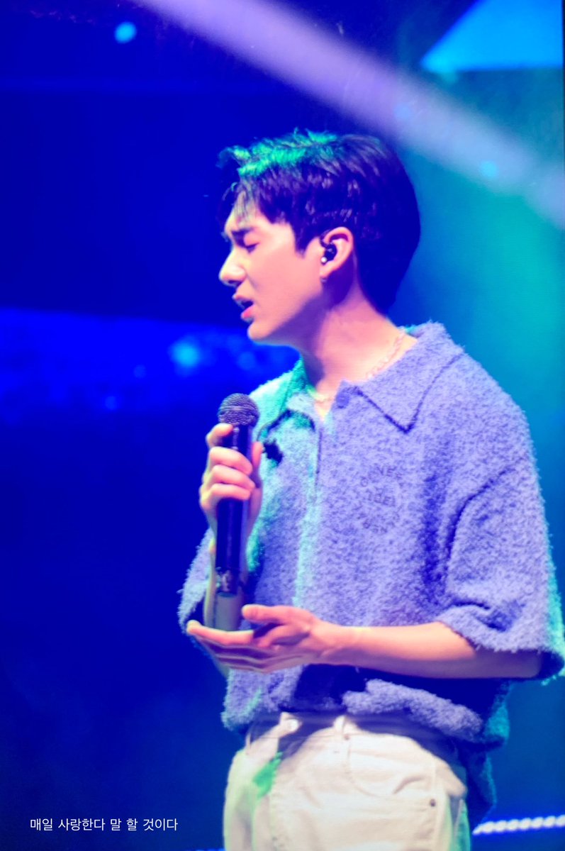 220521 푸른달 스무하루 프리뷰
#아론 #곽아론 #AARON

그 말을 안했네,,, 생일축하해✨
(생일 축하노래는 불렀어 😉