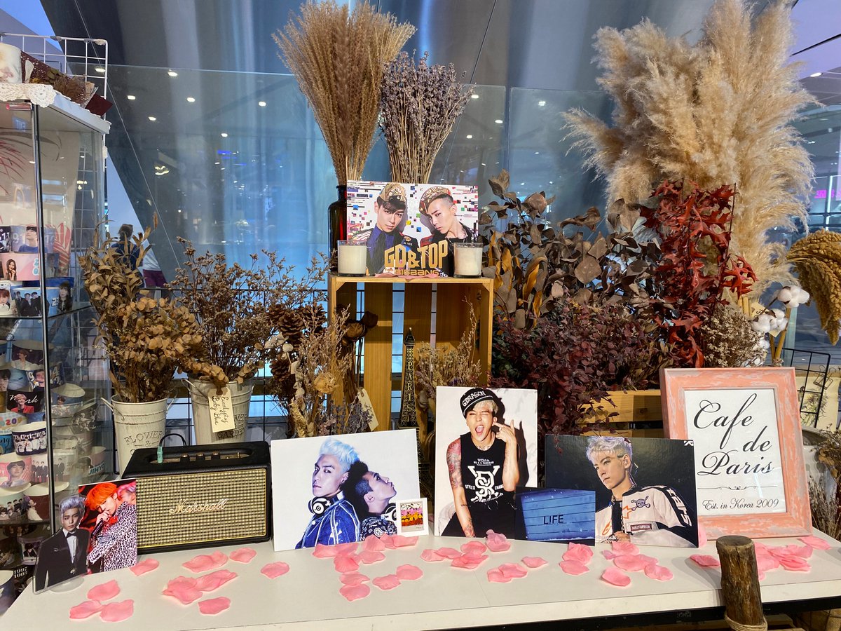 xxxibjxn's tweet photo. Finally got to attend a BIGBANG cafe event! 👑👑👑👑👑 Thanks for having Part 2 of this event as I missed Part 1! 🥺😍🤩❤️ @GTOP_TTTOP https://t.co/B1WT6UBSmF