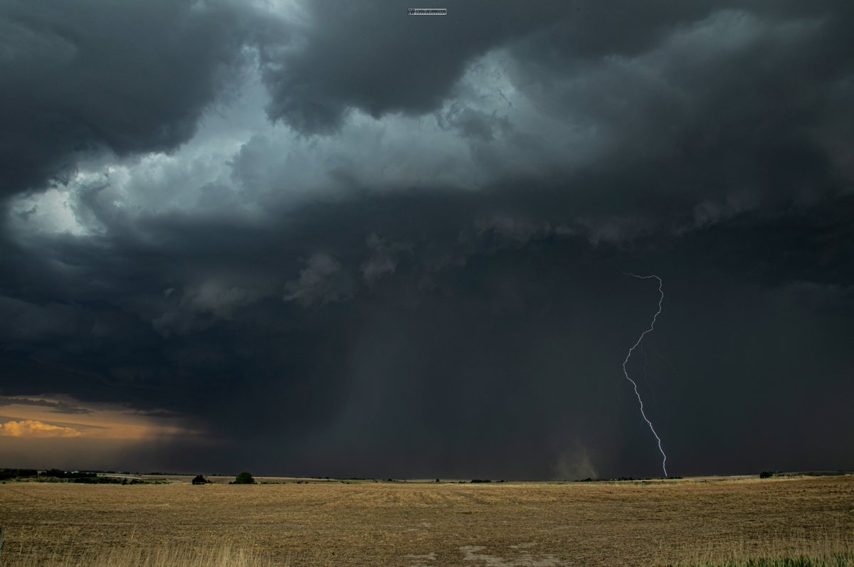Becca_Furnish's tweet photo. A hail Core, Structure, lightning, &amp; A landspot. What more could you want in one photo! 
This was taken back on the Nebraska, Kansas chase day a few days ago. 
#kswx #wxtwitter #stormhour #lightning #supercell @GirlsWhoChase #stormstructure https://t.co/toVD4iV7uE