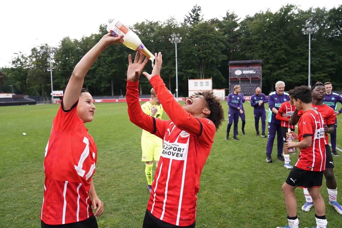 PSV's tweet photo. Party time! 🥳

#PSVAcademy https://t.co/QkvX1a2jKN