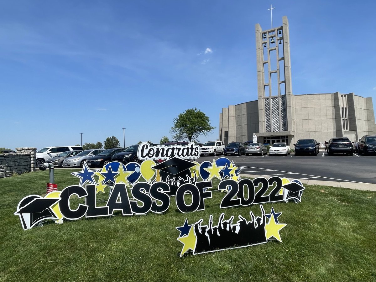 StIgnatiusCincy's tweet photo. CONGRATULATIONS to our 8th grade graduates! We are so proud of you and can’t wait to see all of the amazing things you’ll do! GO AND SET THE WORLD ON FIRE! 💙💛🔥 https://t.co/g34yDoUZ8i