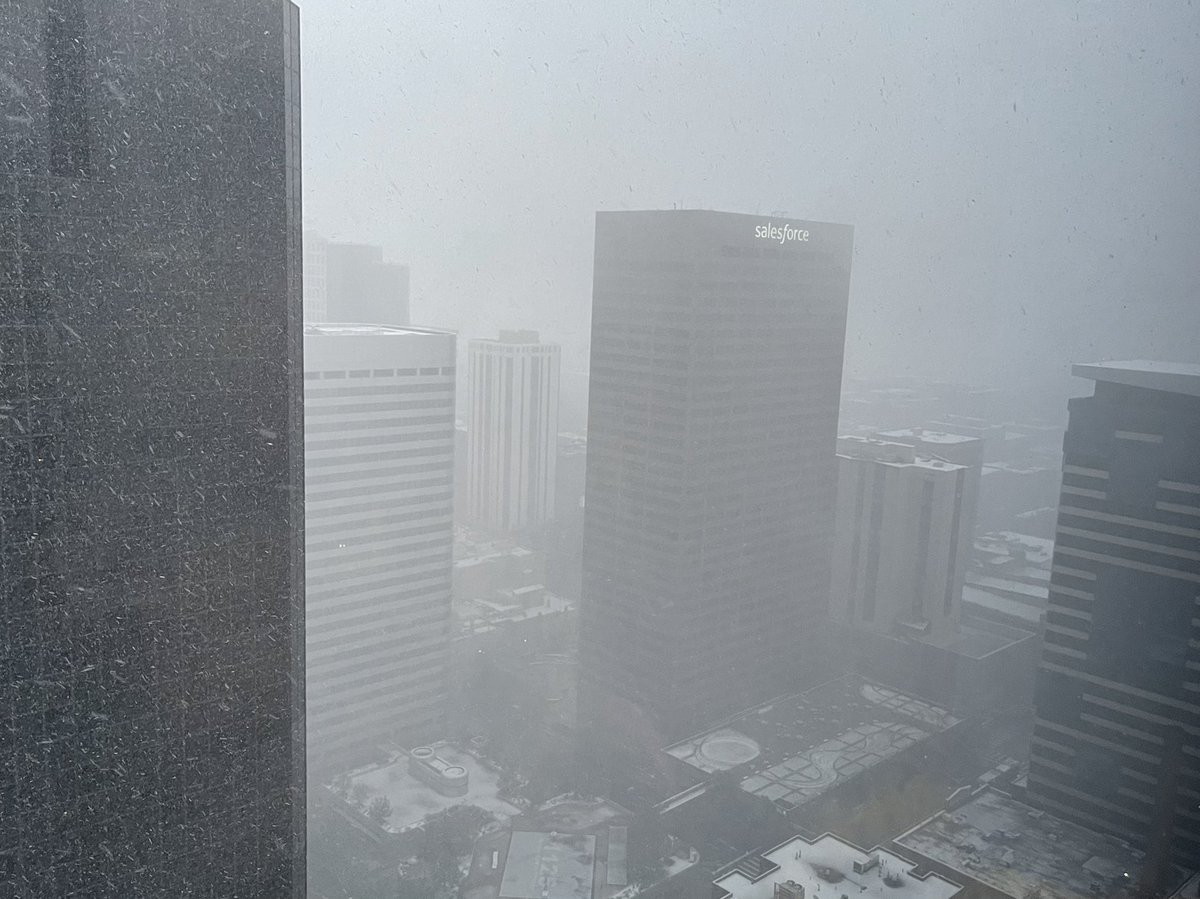 Krockman's tweet photo. #Denver #Snow #SpringTimeInTheCity #WeatherModificationAtItsFinest https://t.co/uC3jHOZGTc
