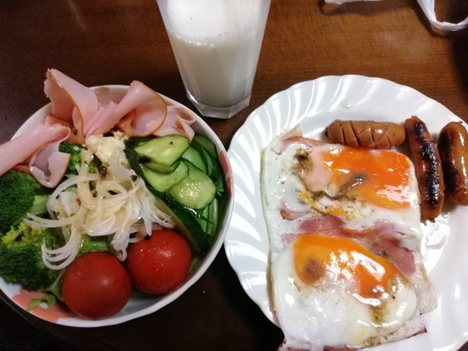 外で1人焼肉のはずが、自宅で心臓部を破壊されたベーコンエッグとサラダになってしまった。

さて休日の夜は酒飲みながら、けもフレジャガー姐さんとメジロゴーリキのイラスト描きます。 