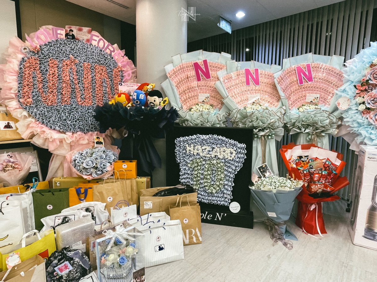 tingnanon's tweet photo. ขอบคุณทุกๆความรักและกำลังใจที่มีให้พี่นนนนะค้าบ ❤️🫶🏻
Thank you for your love and always support to Nanon 🙇🏻‍♀️✨
(1/3) 
#Happy520NNN 
#mynameisnanon #nanon_korapat https://t.co/VktO00jvYl
