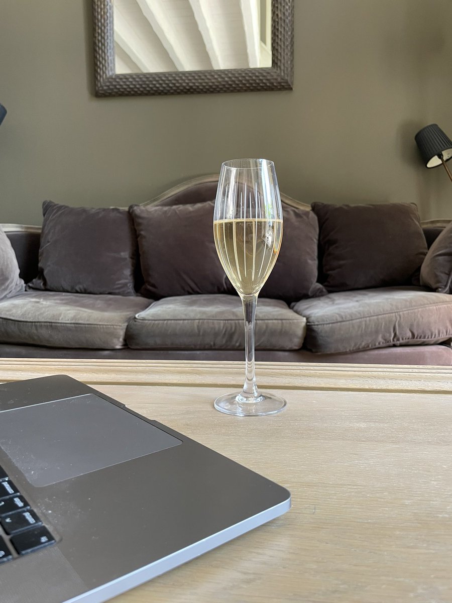 📙🥂préparation de notre livre 100% champagne… pour découvrir les secrets des meilleurs champagnes !#champagne #livre #publication #amelienothomb #oenologie #reservation @fbleuchampagne <a href="/Debo_Libgourman/">Libraire à nouveau très gourmande !</a>  <a href="/ruthelkrief/">Ruth Elkrief</a> <a href="/ForceFemmes/">Force Femmes</a>