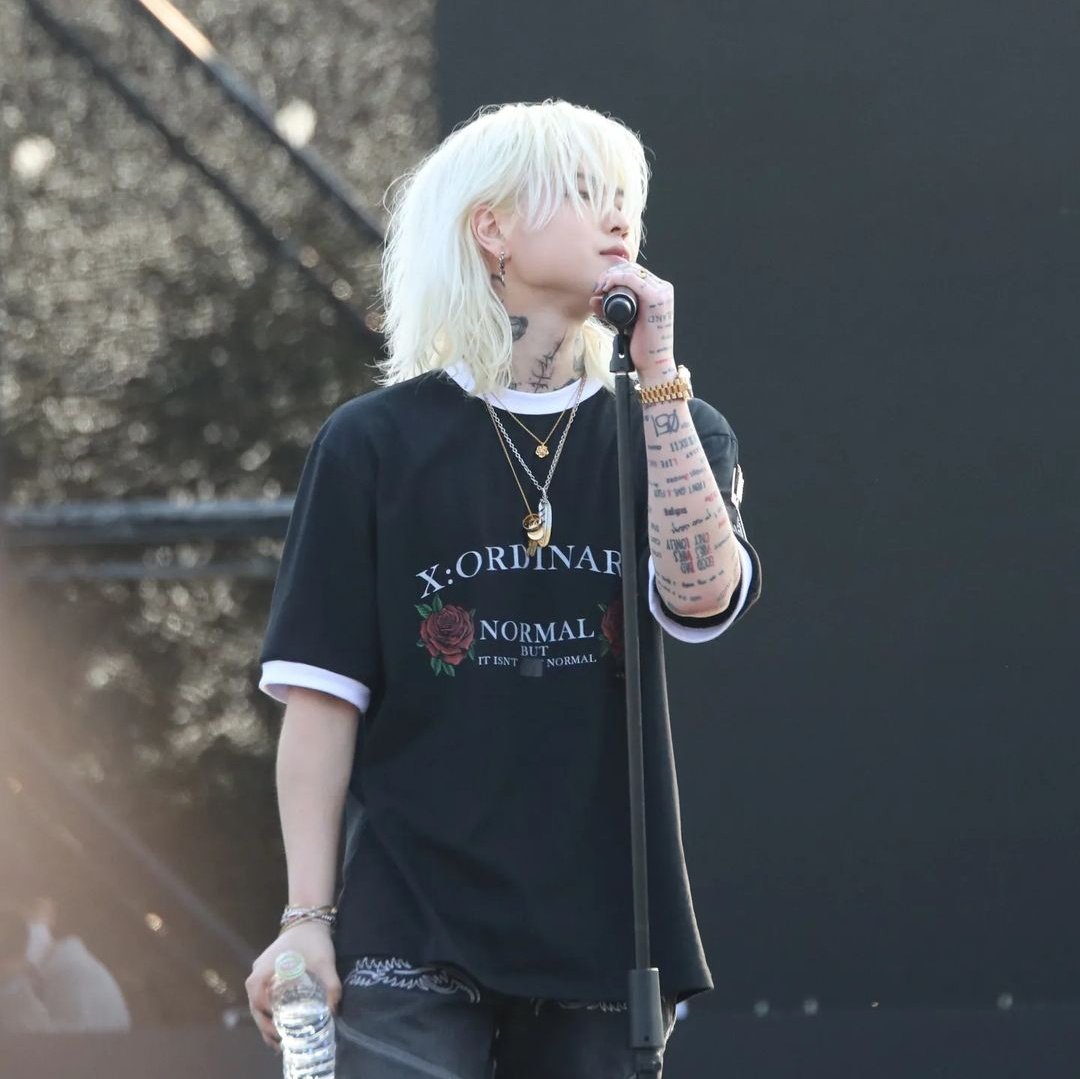 98JWO0's tweet photo. he's unreal #ASHISLAND https://t.co/gRS1kLohLl