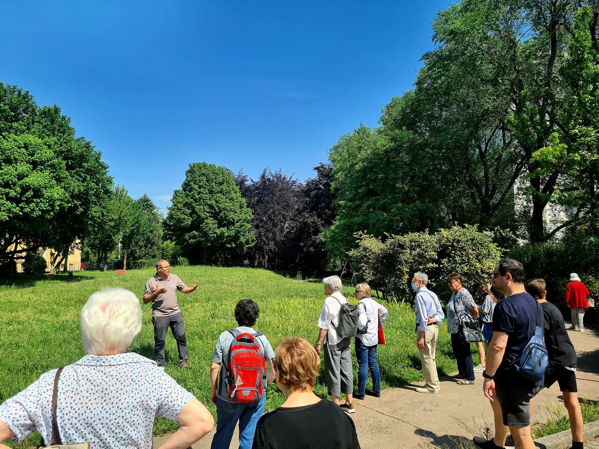 CSSUdine's tweet photo. Stamattina splendida passeggiata a Green #WestEnd! 🌿🍃🌷  
Il geobotanico #ValentinoCasolo @uniud ci ha guidati alla scoperta della biodiversità nel quartiere di #SanDomenico #Udine
Vi aspettiamo alle prossime Esperienze West End
#DGCC #CreativitaContemporanea #CreativeLivingLab https://t.co/o9cCwR256T