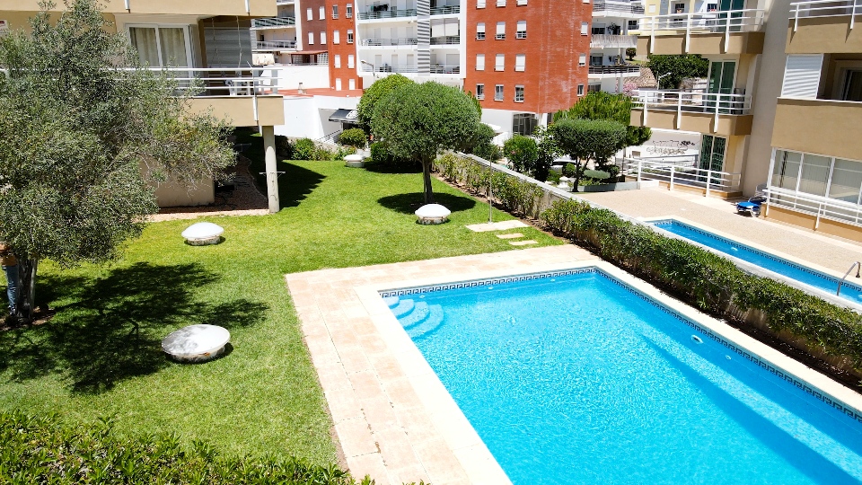 ALgestALgarve's tweet photo. ☀️🏖☀️VENHA PASSAR UNS DIAS NO ALGARVE☀️🏖☀️
PRAIA DA ROCHA – a 350 m da Praia - Apartamento T1 para 4 pessoas https://t.co/6sDp8BFq2F
#ALgest #alojamentolocal #alvor #praiadarocha #portimao #visitalgarve #algarve #algarvelovers https://t.co/KAC6JO2hvY