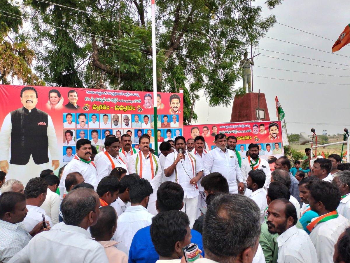 kailas_srinivas's tweet photo. కామారెడ్డి జిల్లాలో ని కామారెడ్డి మండలం లో రైతు రచ్చబండలో పాల్గొన్న మాజీ మంత్రి మహ్మద్ అలీ షబ్బీర్ గారు జిల్లా కాంగ్రెస్ కమిటీ అధ్యక్షులు కైలాస్ శ్రీనివాస్ రావు గారు రైతు డిక్లరేషన్ గురించి ప్రజలకు వివరిస్తూ రైతులకు తెలియజేశారు.#Tppcc #Revanthreddy https://t.co/LHfuGqhwSX