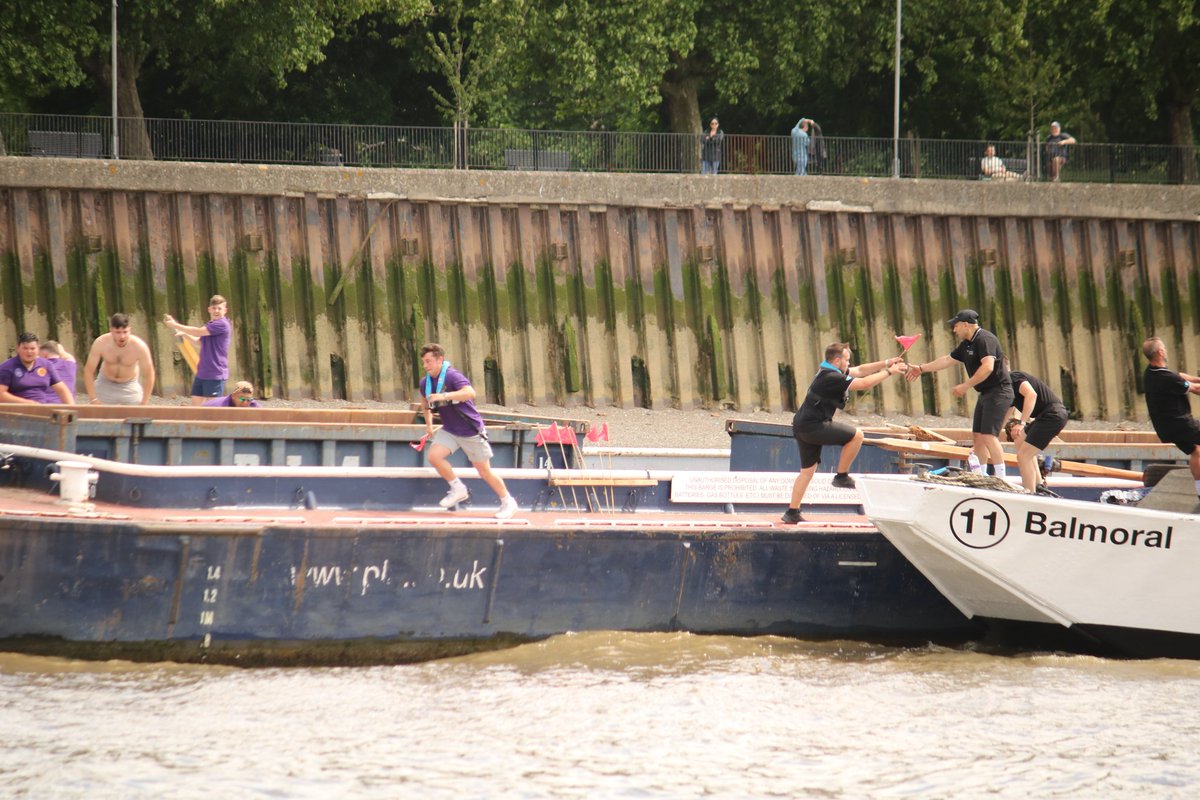 Apprentice Lighterman has taken the lead &amp; the barges have collected their pennant flags from the mooring barges at Chalkstones Moorings. #BargeRace #PlatinumJubilee #QueensPlatinumJubileeRace