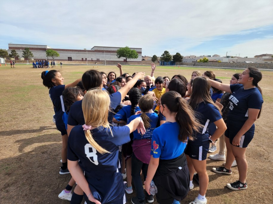 Eherna_LCES's tweet photo. ⚽ Soccer! Our students had a blast working and playing together with our next door Sun Ridge Generals. This is what teamwork looks like at Sun country ! Much thanks to Coach Salas and Coach Reyes for letting us participate. @NReyes_LCES @jgonzales_SRMS @jfarm_HealthPE https://t.co/cOASgG4zuN