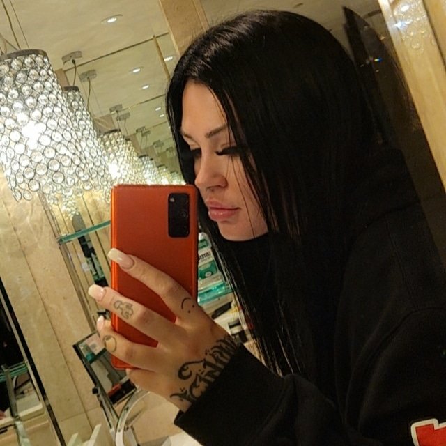 eliiza_bee's tweet photo. Kiss me https://t.co/vpFKmsaiR6