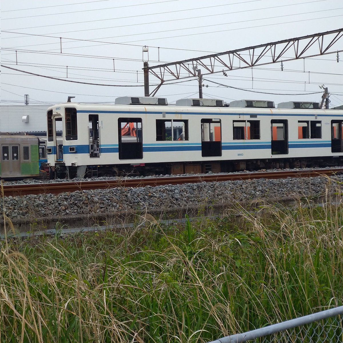masasi0926's tweet photo. 東武鉄道8563F 残念ながら解体作業に😭1973年製、途中車体更新、ワンマン化で小泉、桐生、佐野線走ってた車両ですね。ダイヤ改正で余剰車、老朽化などで配車にかと。長い間お疲れさまでした #東武鉄道 #8563F https://t.co/zN8uEL6Ua1