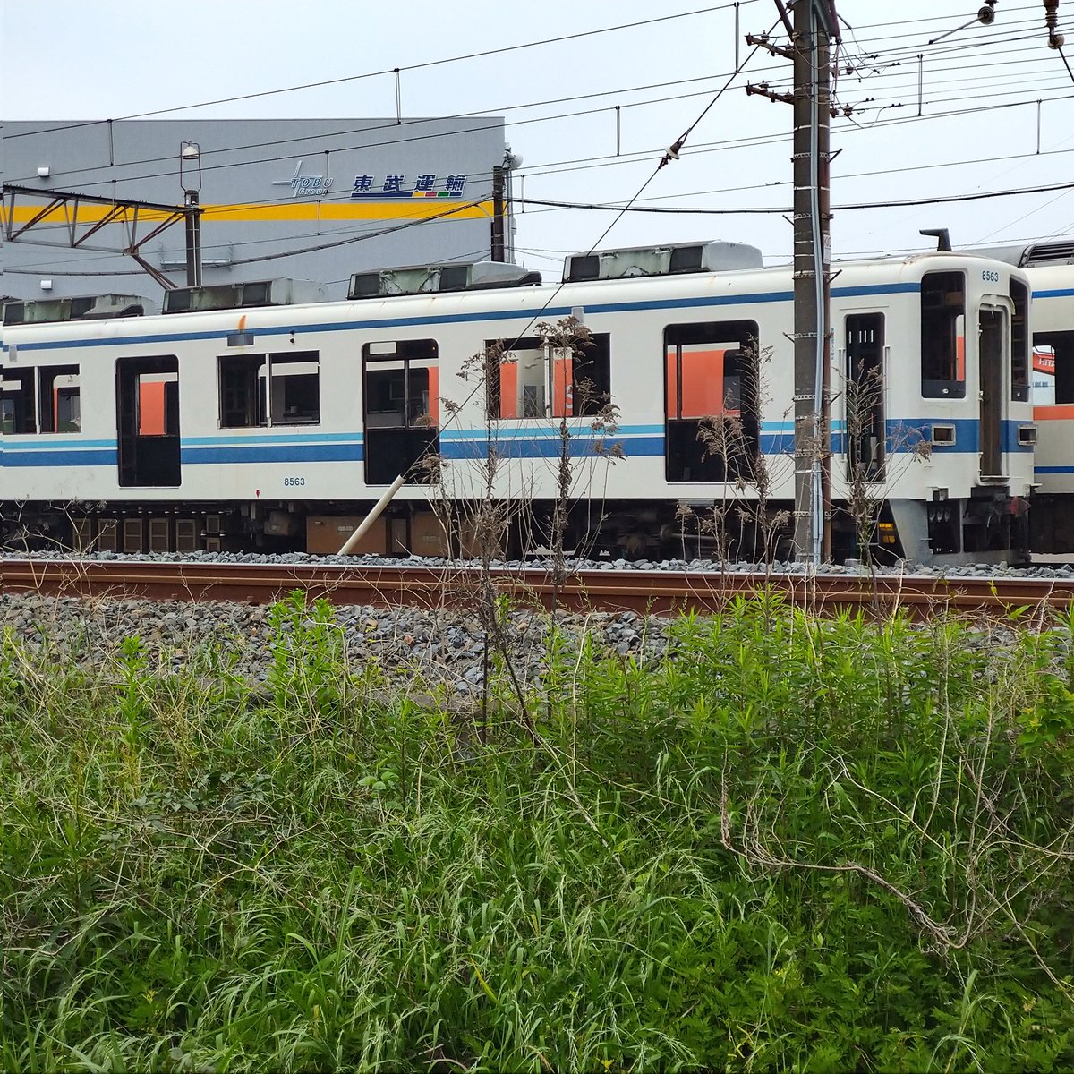 masasi0926's tweet photo. 東武鉄道8563F 残念ながら解体作業に😭1973年製、途中車体更新、ワンマン化で小泉、桐生、佐野線走ってた車両ですね。ダイヤ改正で余剰車、老朽化などで配車にかと。長い間お疲れさまでした #東武鉄道 #8563F https://t.co/zN8uEL6Ua1