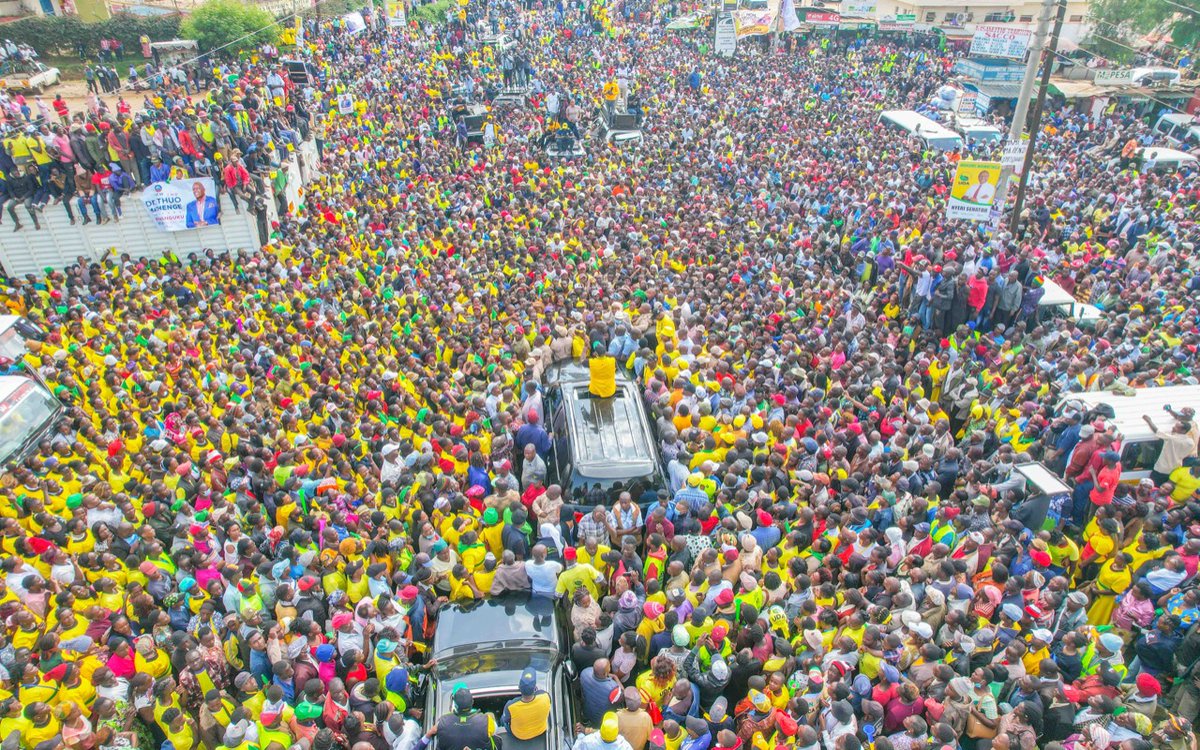 Robaa82's tweet photo. #Karatina..Do they still remember there was another one saying #Azimioooooooo #Harooo jana kweli my broda @Malela__ welcome to the world of politics https://t.co/0WLTxCCphL