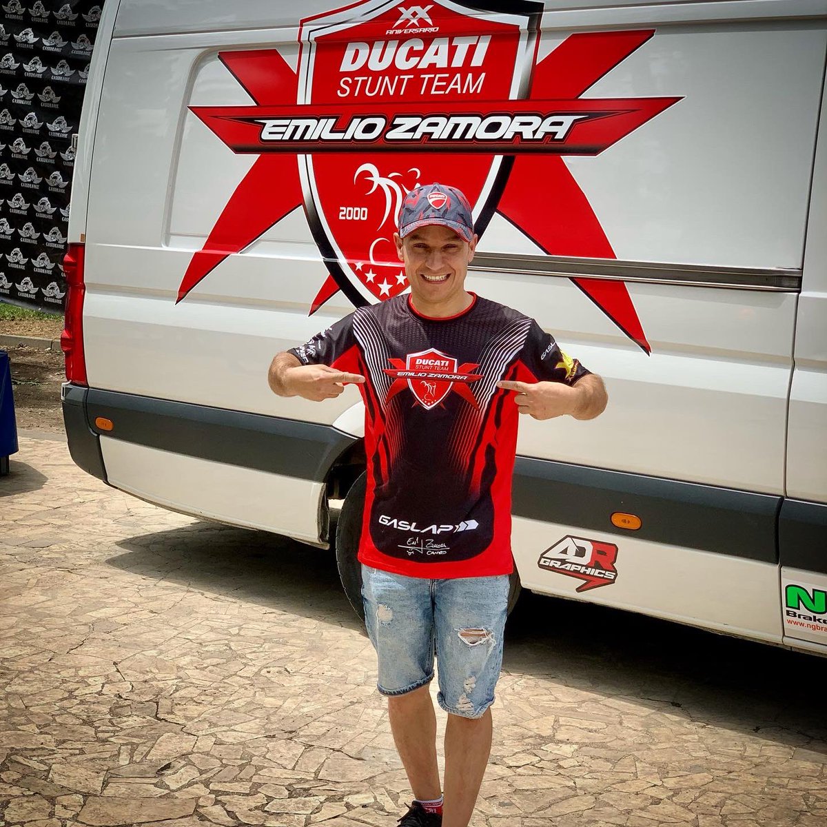 Emilio_Zamora's tweet photo. 🆕👕Nuevas camisetas del Team👕🆕 Qué os parecen⁉️⁉️ 

👉🏼 Ya las podéis conseguir, junto al resto de productos del merchandising oficial del equipo, en los eventos donde estemos presentes y online a partir del miércoles 25 de mayo en https://t.co/pSs1kwcWjq 👈🏼 

#gaslap #xbike https://t.co/6q62emqQAD
