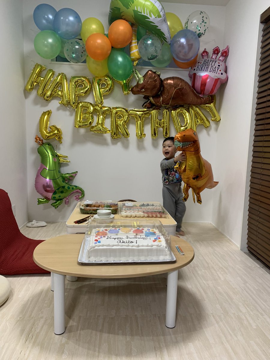 nakhr1's tweet photo. 4歳誕生日おめでとう🎊
明日のオークス本命馬、粗品と被ったけど大丈夫だよね？？
いや、大丈夫。お父さん負けない。🐴 https://t.co/e9juIiRTfg