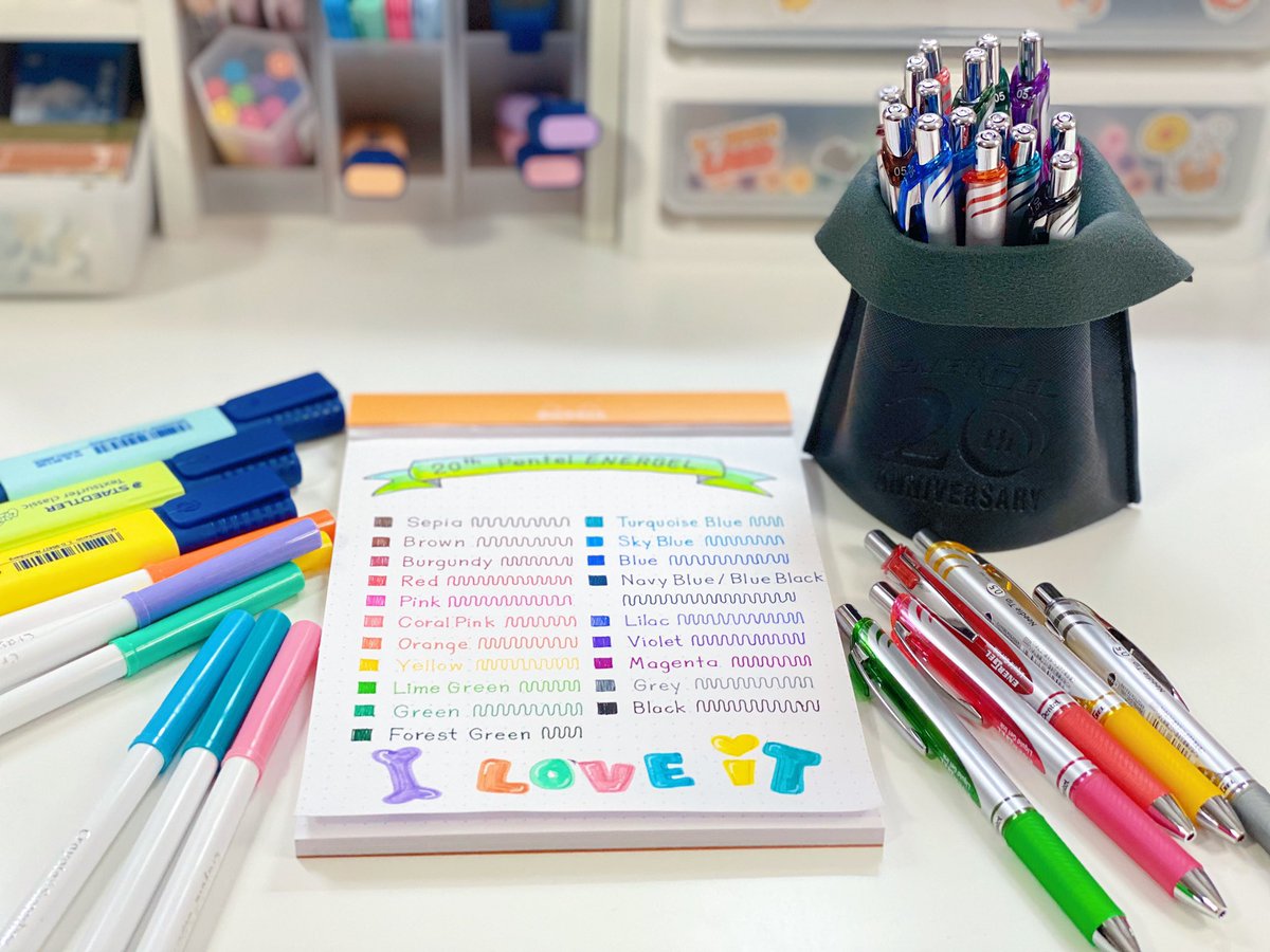 annnoonaa's tweet photo. ปากกานัมเบอร์วันของเรา Pentel Energel เขียนดีจนต้องไปหาซื้อรุ่นฉลอง 20 ปีมาใช้ 🫶🏻 https://t.co/vNNXxVxqsD
