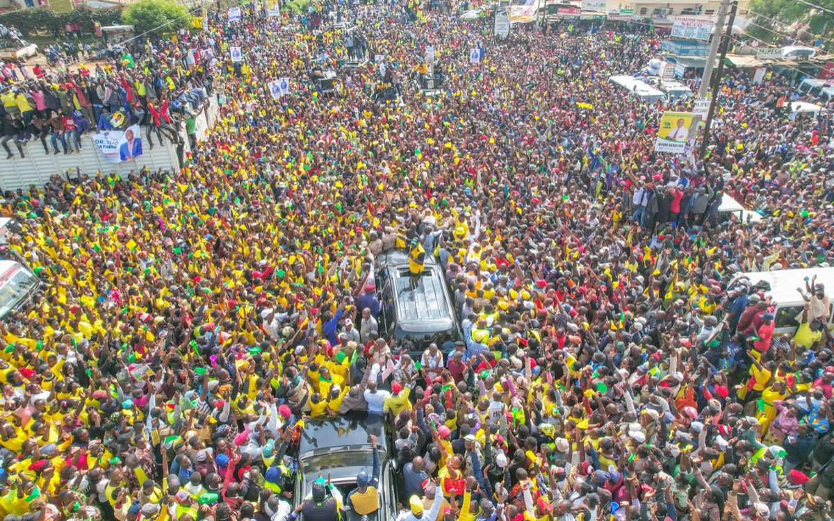 Robaa82's tweet photo. #Karatina..Do they still remember there was another one saying #Azimioooooooo #Harooo jana kweli my broda @Malela__ welcome to the world of politics https://t.co/0WLTxCCphL