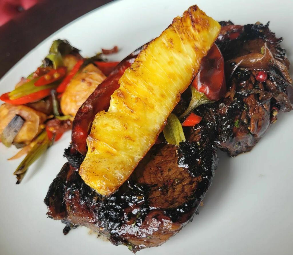 Tonights Main Course Special is a 
10oz Jamaican Spiced Rib-eye, served with Charred Pineapple, Roasted Baby Potatoes and a Rum, Pineapple and Ginger Jus

Click on the Link below to Book your Table

ift.tt/ifZK61C