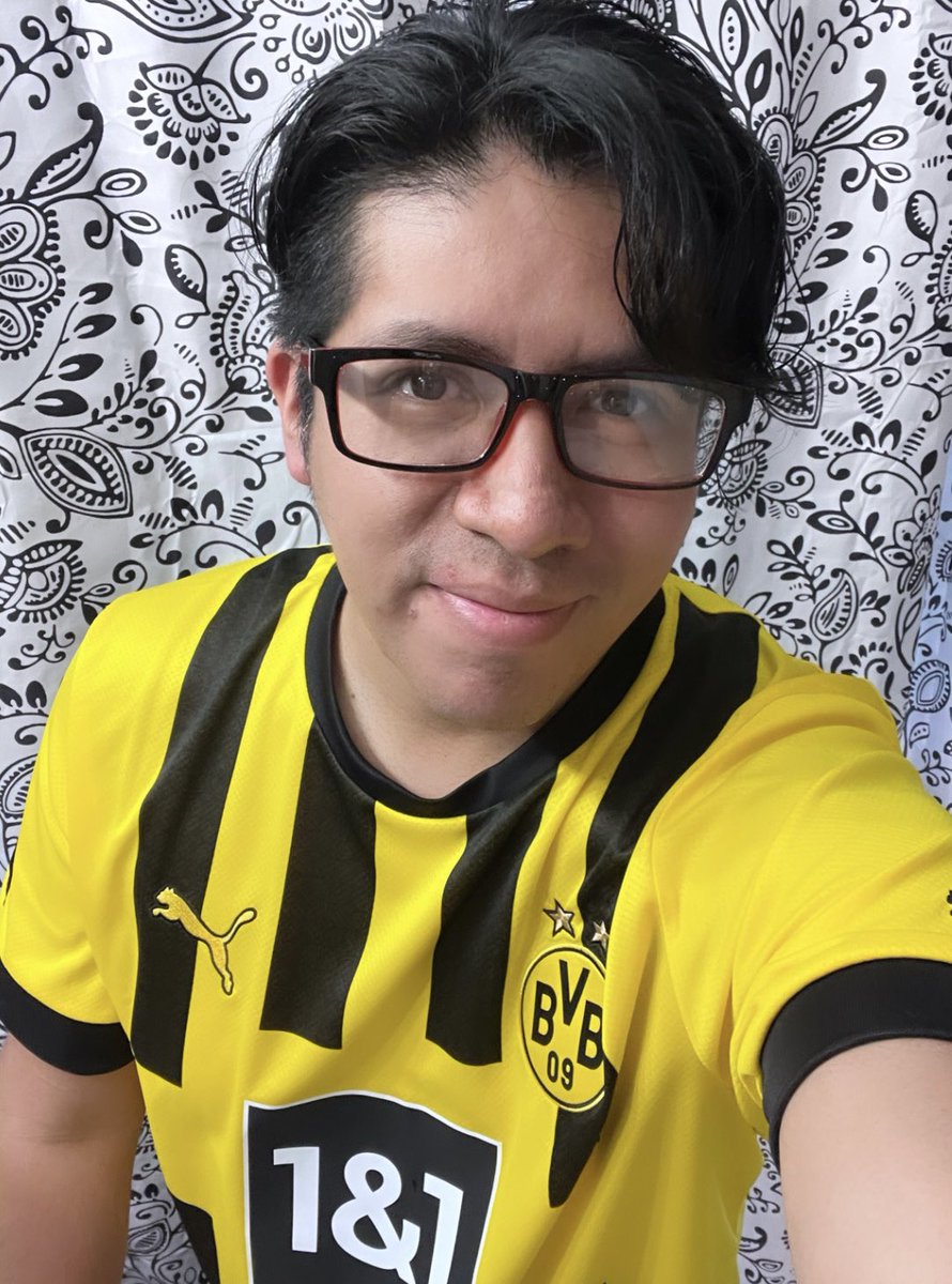 wylderbvb09's tweet photo. Loving this kit also got me some extra goodies cause why not.😊🖤💛
#BorussiaDortmund #bvbkit #marcoreus https://t.co/WYZQR2ewW0