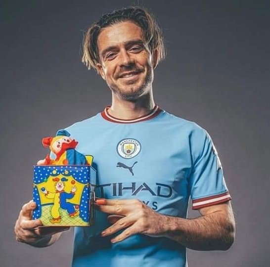 ar_k44's tweet image. Man city paid 100m for the clown of the year 😭😭