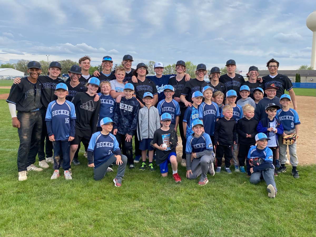 Youth night was a success! Congrats to the Varsity baseball team on their win in an extra inning!! 

Thank you to the Varsity Team for creating great memories for our youth players! <a href="/becker_baseball/">Becker Baseball</a> 
#beckerbaseball #youthnight #rolemodles