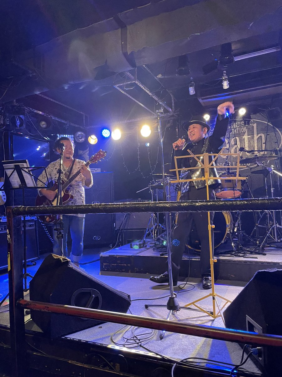 haruhisasuzuki1's tweet photo. 「大阪ギターパンダ/The Dead Flowerz/空団地/Dabout?」@ Breath終演。＊Dead Flowerz、ストーンズ完璧にカバーしてたねっ！空団地、ミトモのハイトーンヴォーカル！ハヤトのヘビーなドラム！サイコー！Dabout?の昭和歌謡カバー、これ又サイコー！
#大阪ギターパンダ
#TheDeadFlowerz
#空団地
#Dabout https://t.co/ffB8drRkSW