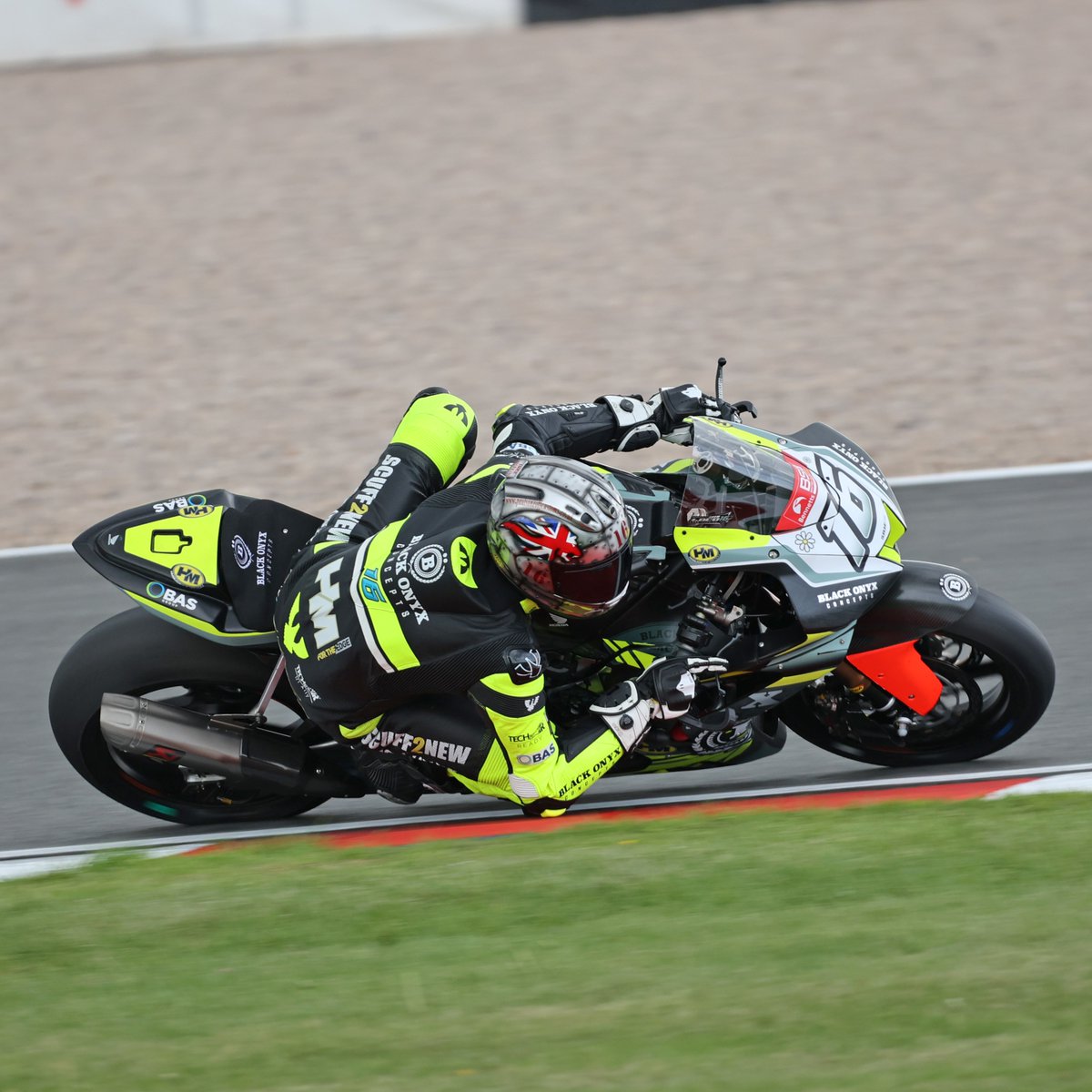 lukehopkins_16's tweet photo. P26 for race 1 @OfficialBSB @DoningtonParkUK. The sun is out, the place is packed with fans and I can’t wait to race. #bringiton #chippingaway #goingforwards #progress #teamwork #elbowdown. @knoxarmour @ebcbrakesuk #BlackOnyxConcepts #Scuff2New https://t.co/1VkrPFKEvK