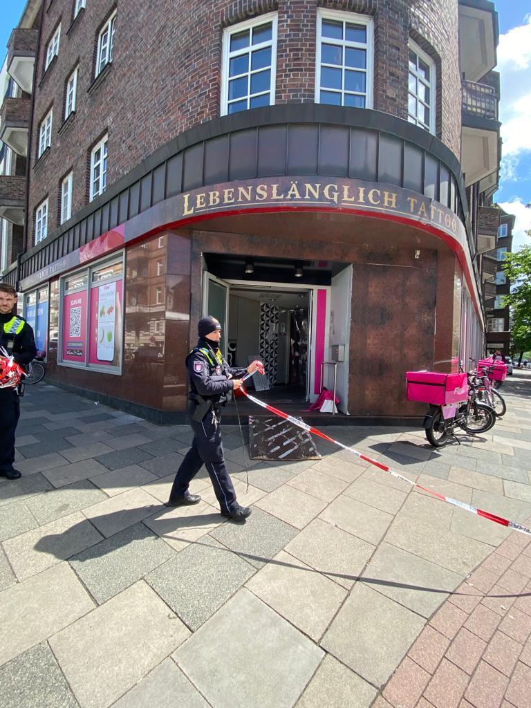 mopo's tweet image. Mann sticht Frau mit Messer in den Hals – Lebensgefahr bit.ly/3yN9Ugn