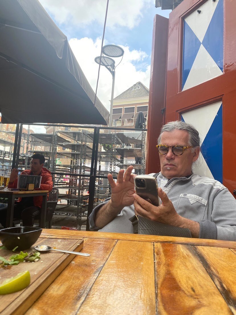 RoyceDeans's tweet photo. Me tweeting my last tweet! https://t.co/fCOPKtxSvA