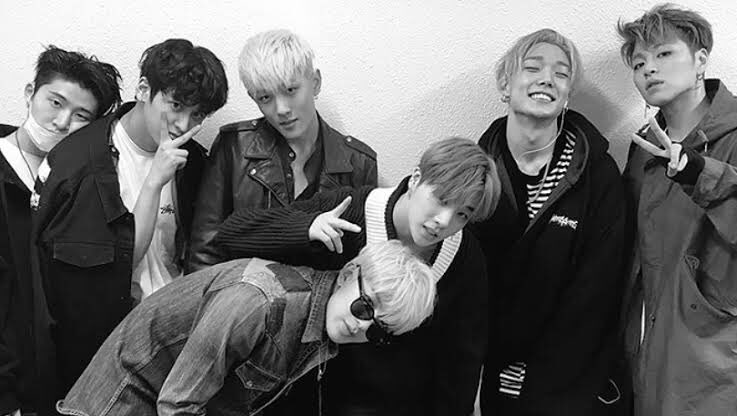 GROUP HUG TO ALL iKONICS WHO STAYED FOR iKON!! 🤗 
 
*FANDOM HUG*