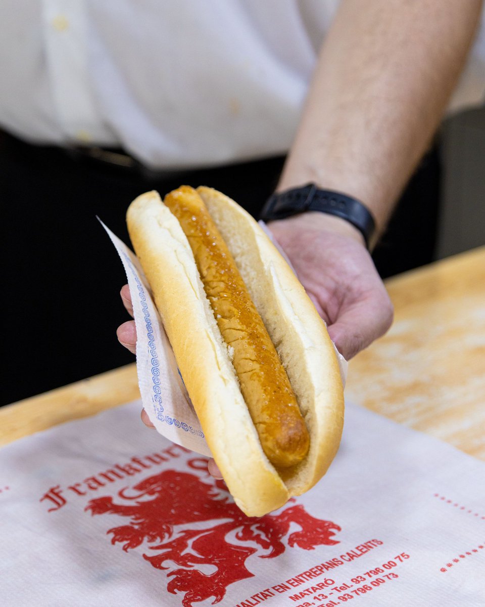appat_app's tweet photo. NOVETAT🌭 El Frankfurt Riera i el Frankfurt Santa Anna estrenen un Frankfurt Vegà🌿

Els temps canvien... Però @appat_app hi som per portar-t'ho a casa🛵🛵

🥓 També han incorporat un nou suplement de ceba fregida i de bacó. Tasteu les novetats dels Frankfurts de tota la vida https://t.co/emelqsdp7j